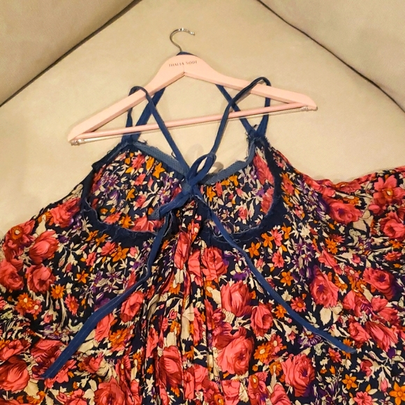 Free people whimsical halter back top size medium blue multicolor - Picture 3 of 3